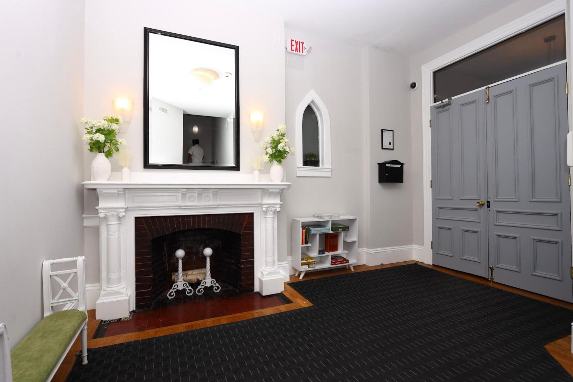 Cozy Studio On Newbury Street, #1 Бостон Екстер'єр фото